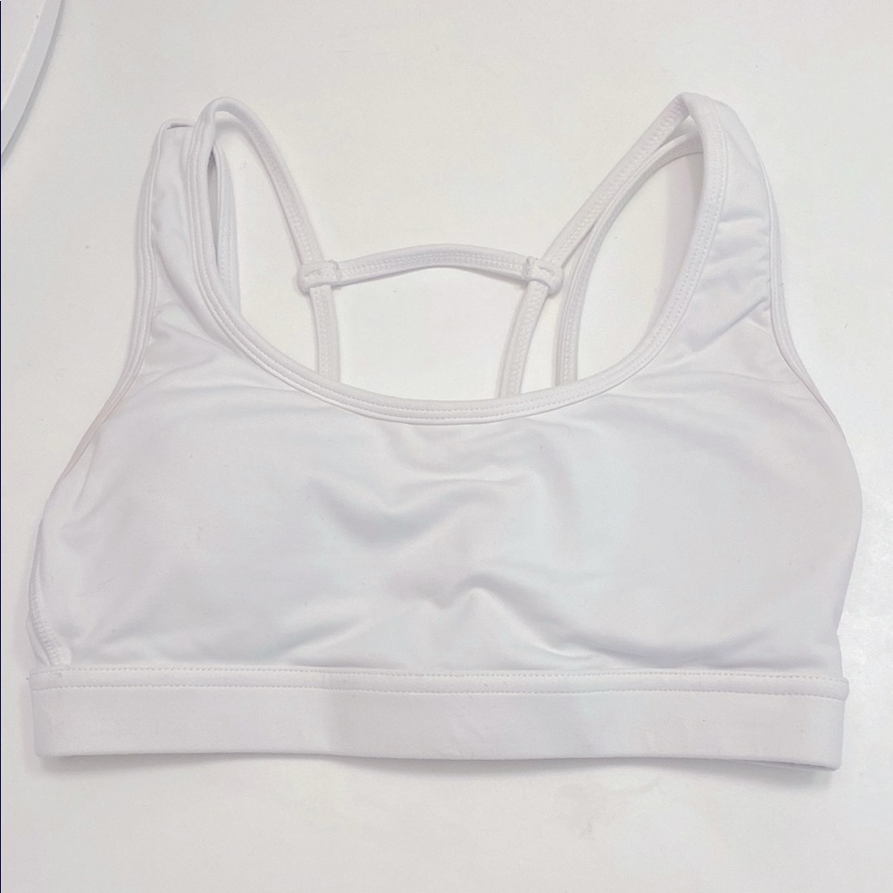 ✨ Ptula White Sports Bra